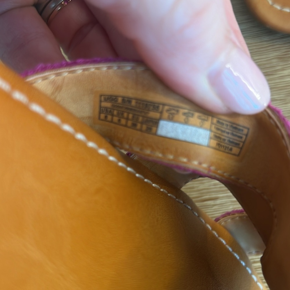 UGG Sandals - Picture 5 of 5